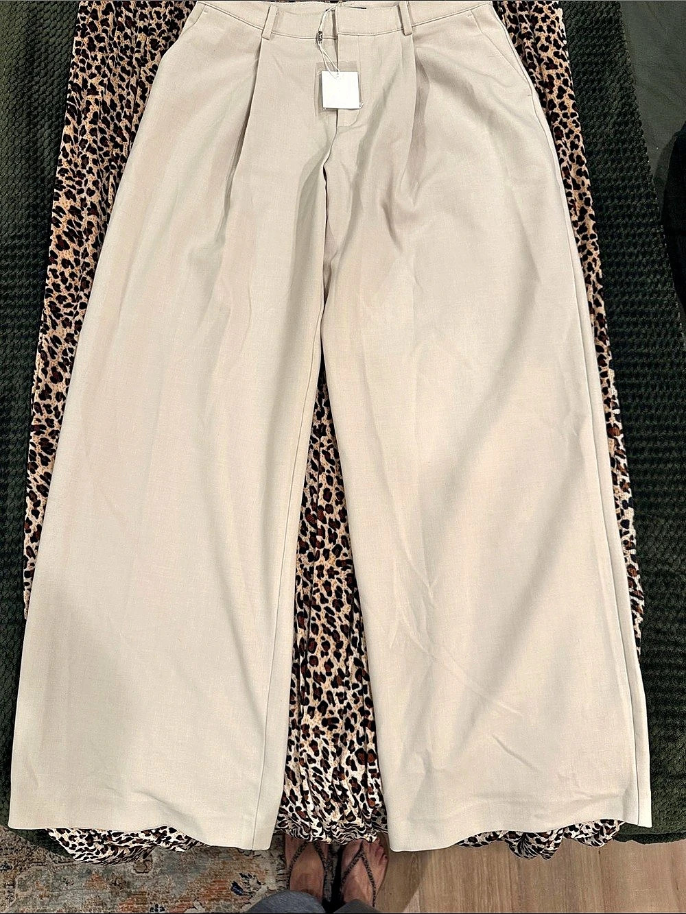Naked Wardrobe Suiting Pleated Wide-Leg trousers in Cream - NWT Size L